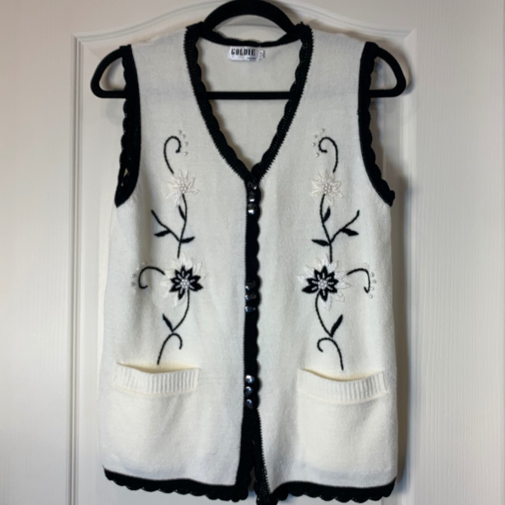 Vintage 90s Cottagecore Embroidered Sweater‎ Vest Pearl Floral Grandmacore S